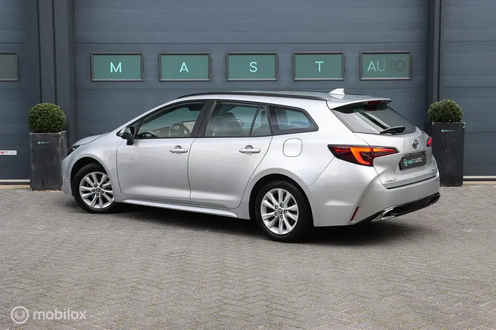 Toyota Corolla Hybrid Business uit 2024, foto 13