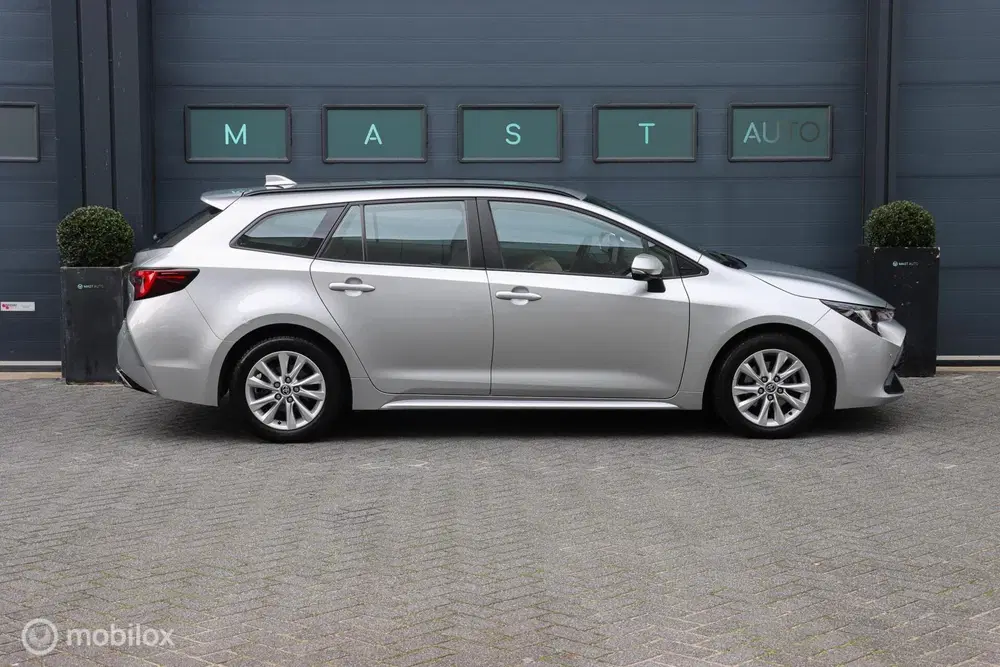 Toyota Corolla Hybrid Business uit 2024, foto 5