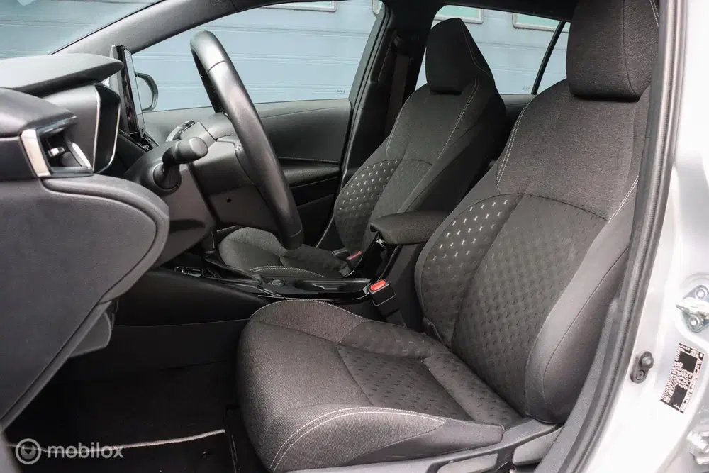 Toyota Corolla Hybrid Business uit 2024, foto 6