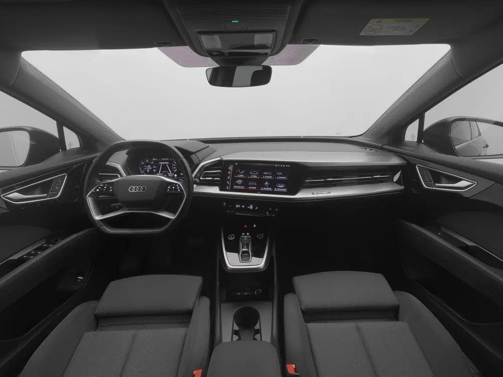 Audi Q4 e-tron S-line uit 2024, foto 3