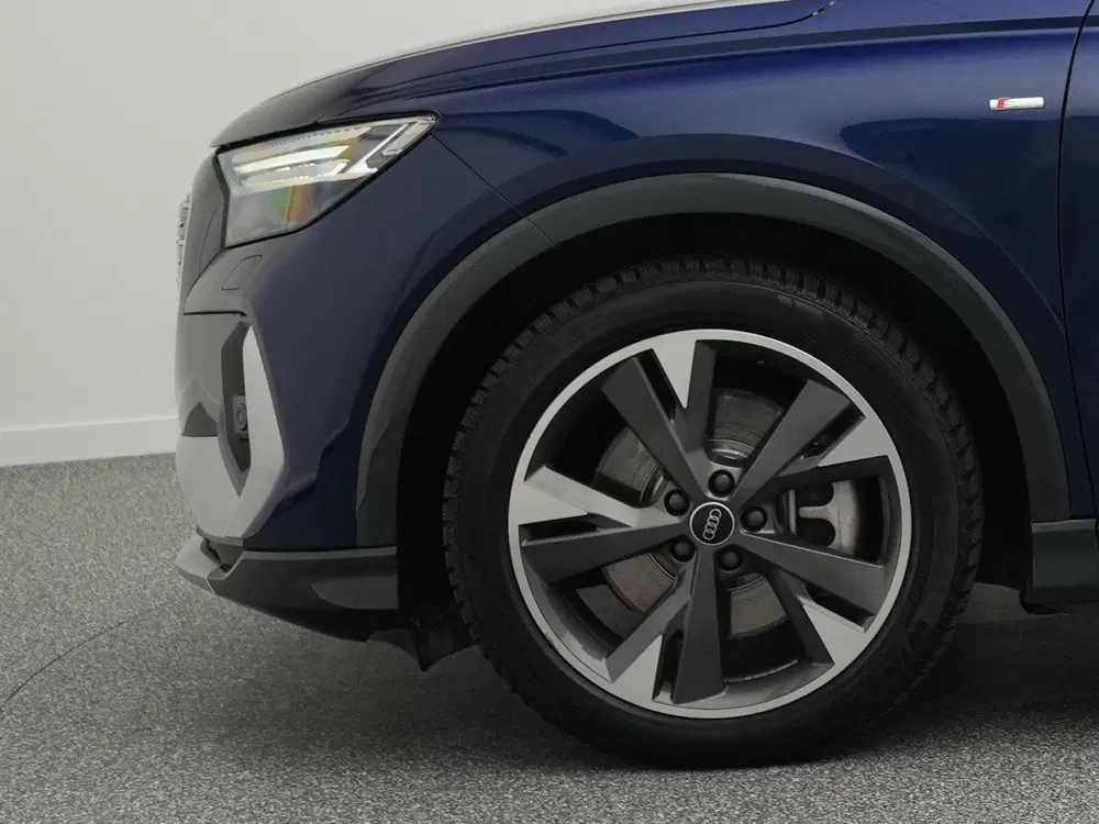 Audi Q4 e-tron S-line uit 2024, foto 7