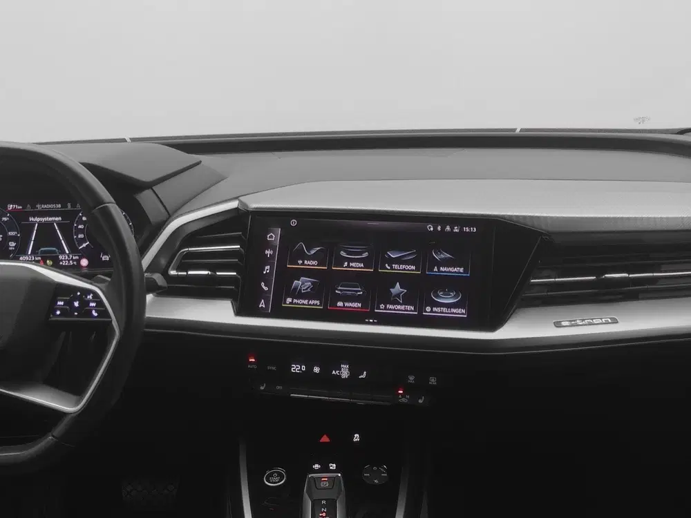 Audi Q4 e-tron S-line uit 2024, foto 9