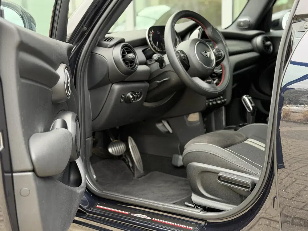 Mini Cooper 1.5 Cooper Dalston Edition JCW uit 2021, foto 8
