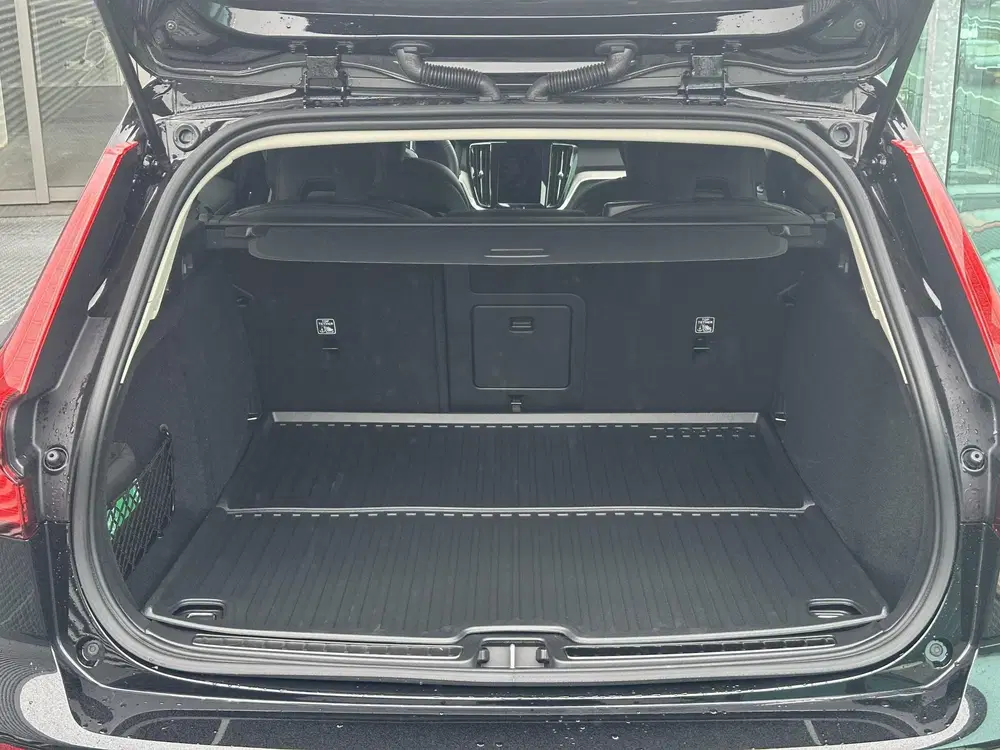 Volvo V60 2.0 B4 Essential Edition Trekhaak uit 2026, foto 12