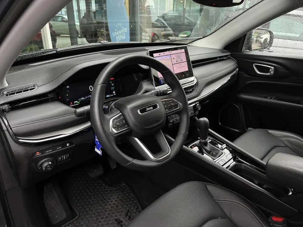 Jeep Compass 4xe 240 Plug-in Hybrid Electric Summit uit 2025, foto 7