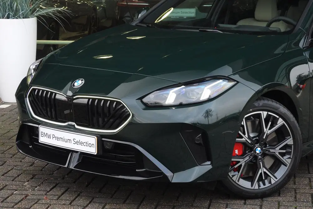 BMW 1-serie 120 High Executive M Sport Automaat uit 2026, foto 2