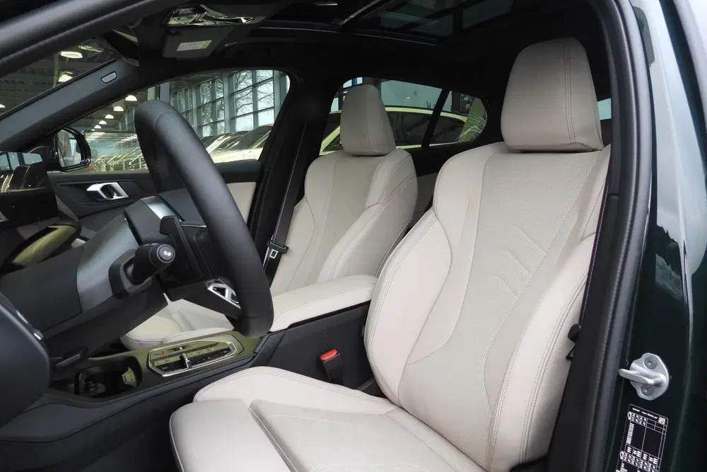 BMW 1-serie 120 High Executive M Sport Automaat uit 2026, foto 3