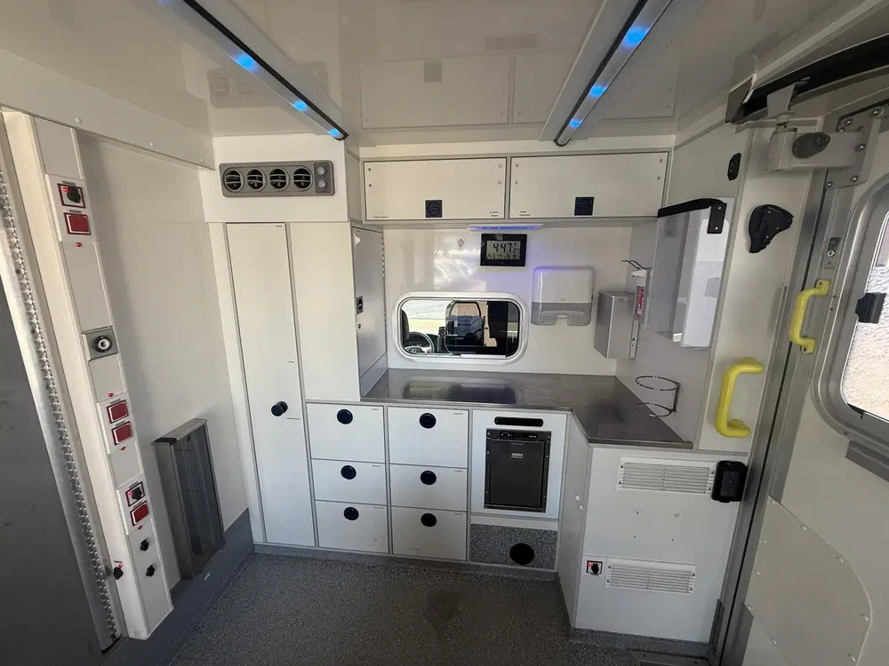MAN TGE 50 180pk Automaat 50 AMBULANCE INCL STRYKE uit 2023, foto 11