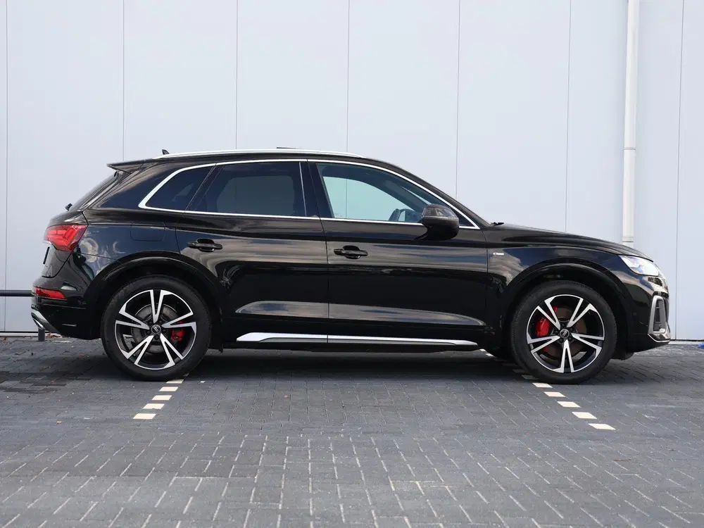 Audi Q5 55 TFSI e S edition Competition uit 2023, foto 2