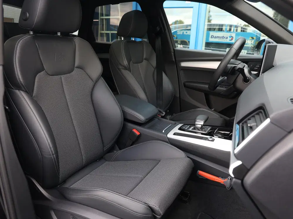 Audi Q5 55 TFSI e S edition Competition uit 2023, foto 8