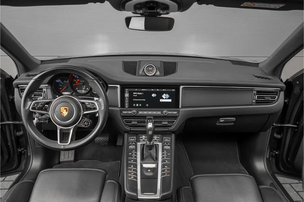 Porsche Macan 2.0 Pano Luchtvering Bose Sport Chrono 20" uit 2019, foto 2