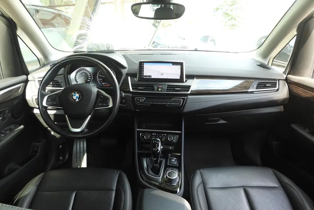 BMW 2-serie Active Tourer 218i Executive Luxury Line A uit 2020, foto 3