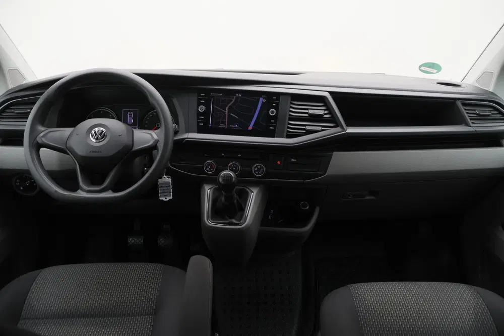Volkswagen Transporter 2.0 TDI L2H1 30 DC 150 PK uit 2020, foto 2