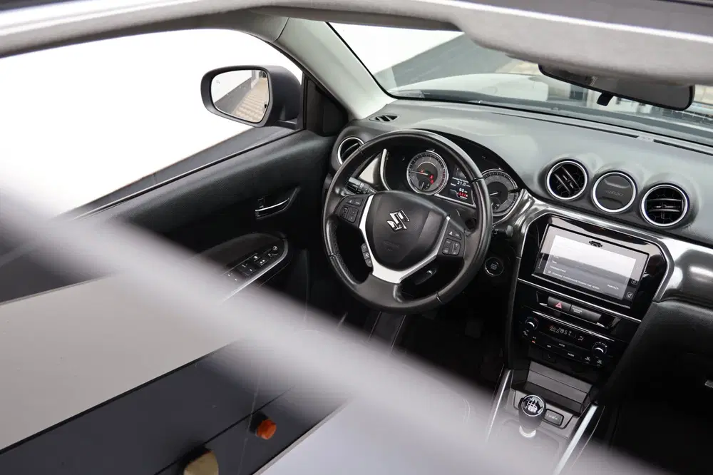 Suzuki Vitara 1.4 Boosterjet Style Smart Hybrid Pano Car uit 2023, foto 14
