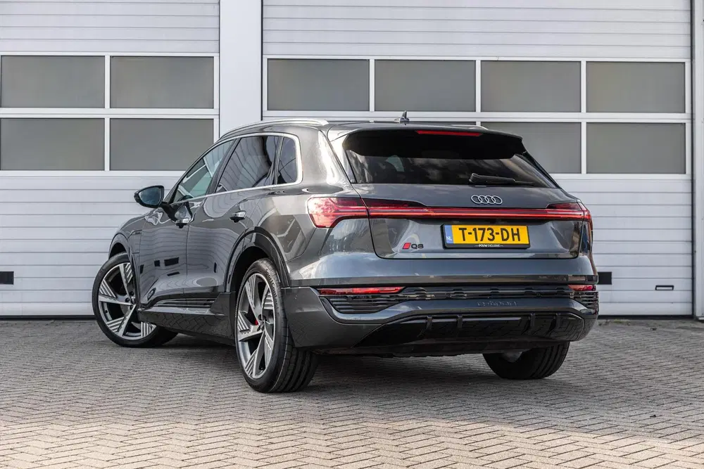 Audi Q8 e-tron 55 408pk quattro S edition 115 kWh uit 2023, foto 12
