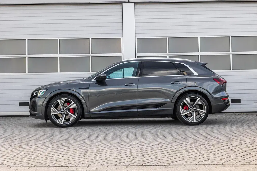Audi Q8 e-tron 55 408pk quattro S edition 115 kWh uit 2023, foto 13