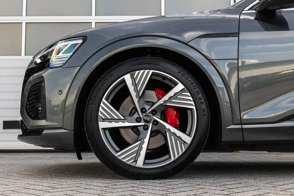 Audi Q8 e-tron 55 408pk quattro S edition 115 kWh uit 2023, foto 14