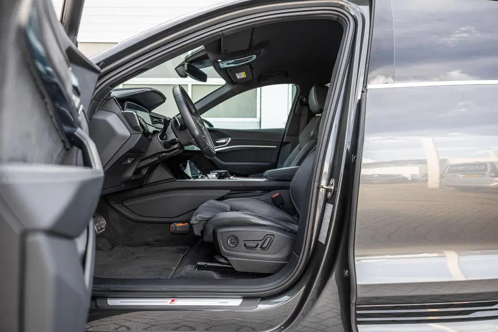 Audi Q8 e-tron 55 408pk quattro S edition 115 kWh uit 2023, foto 15