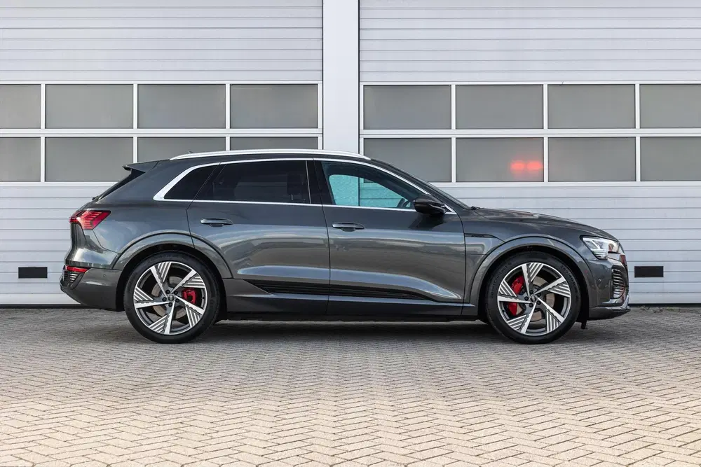 Audi Q8 e-tron 55 408pk quattro S edition 115 kWh uit 2023, foto 3