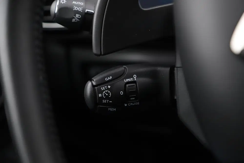 Citroën C5 Aircross Citroen C5 Aircross 1.6 Plug-in Hybrid 225 uit 2022, foto 13