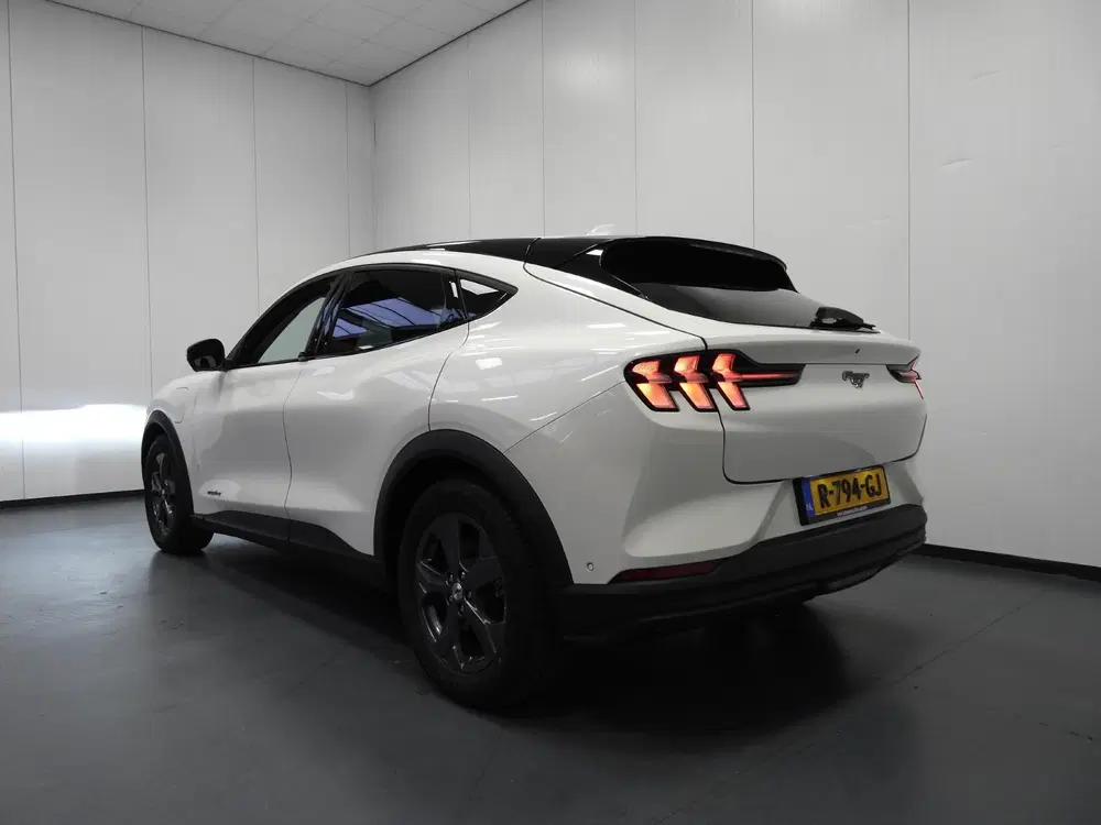 Ford Mustang Mach-E RWD 75 kWh LEER uit 2022, foto 3