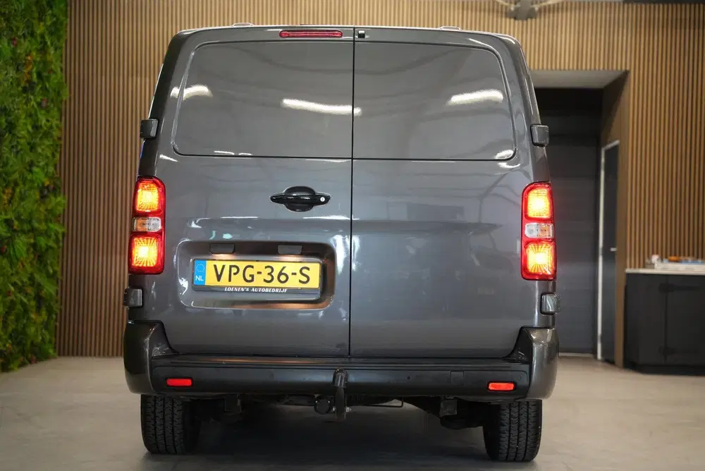 Toyota Proace 2.0 D-4D Black Line Long Automaat uit 2022, foto 10
