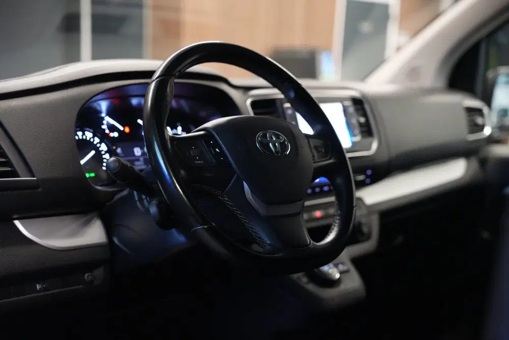 Toyota Proace 2.0 D-4D Black Line Long Automaat uit 2022, foto 4
