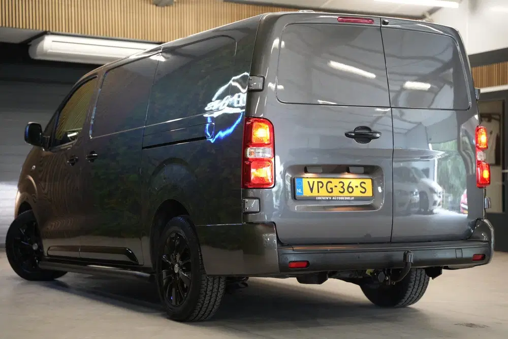 Toyota Proace 2.0 D-4D Black Line Long Automaat uit 2022, foto 6