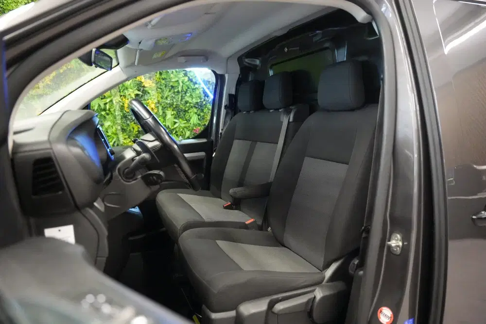 Toyota Proace 2.0 D-4D Black Line Long Automaat uit 2022, foto 7