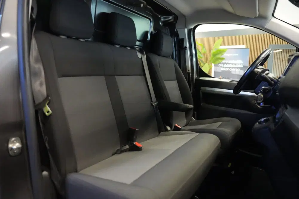 Toyota Proace 2.0 D-4D Black Line Long Automaat uit 2022, foto 8