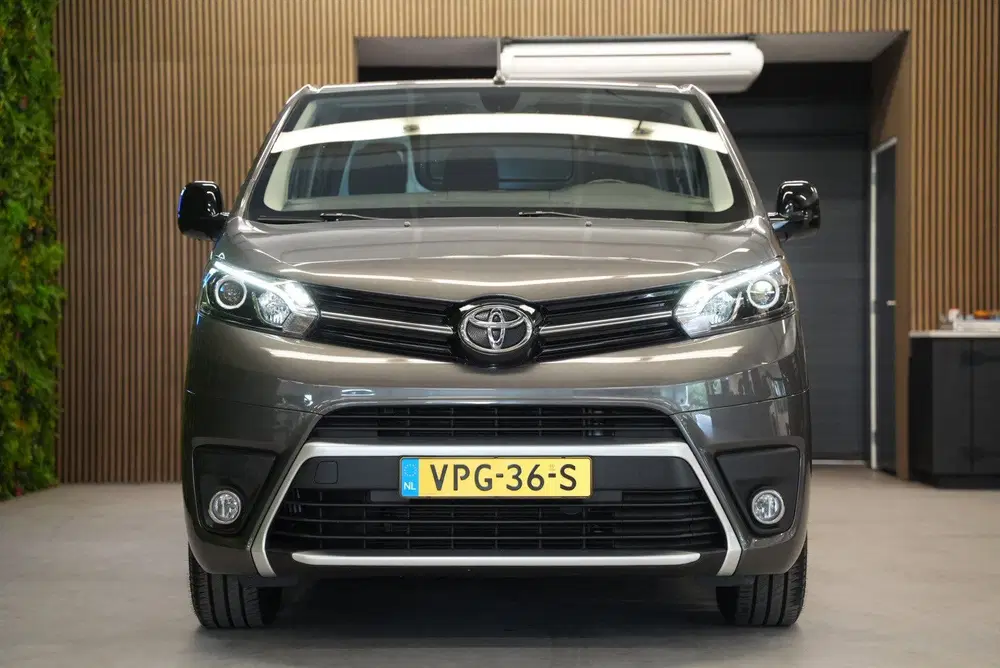 Toyota Proace 2.0 D-4D Black Line Long Automaat uit 2022, foto 9