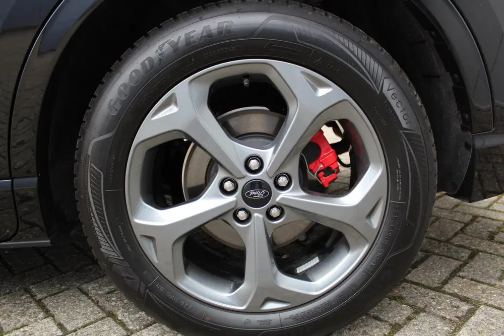 Ford Kuga 2.5-243pk PHEV ST-Line X. Trekgewicht 2.10 uit 2025, foto 14