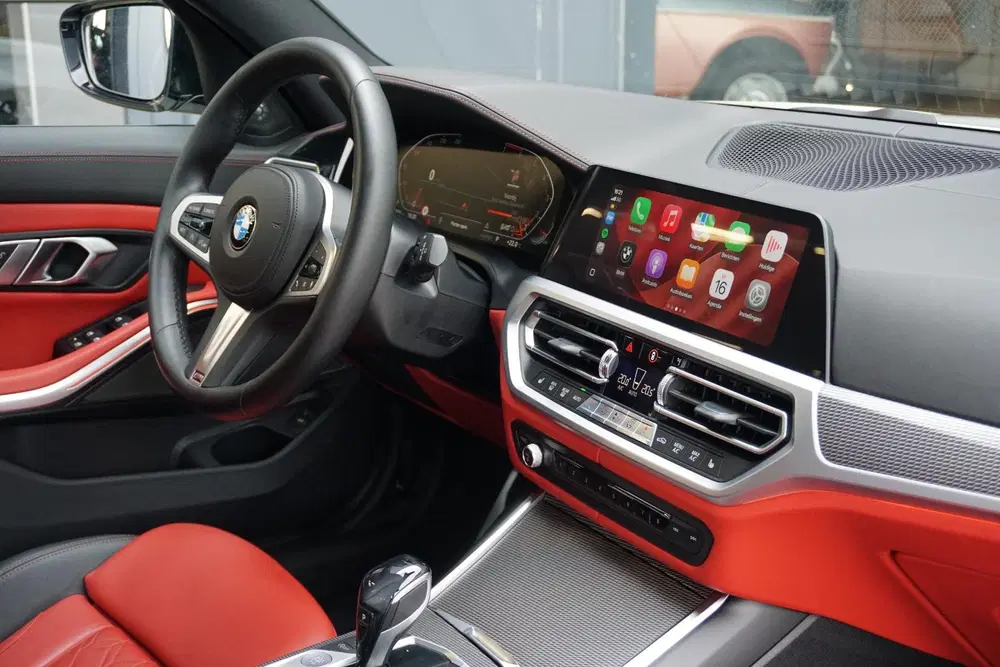 BMW 3-serie 330i High Executive Edition M + INDIVIDU uit 2020, foto 3