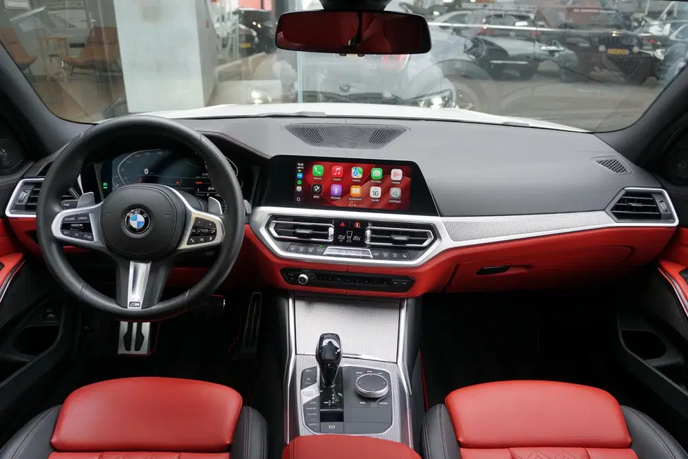 BMW 3-serie 330i High Executive Edition M + INDIVIDU uit 2020, foto 4
