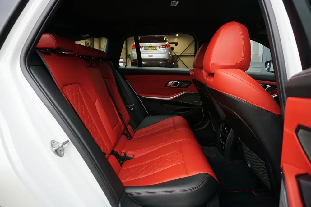 BMW 3-serie 330i High Executive Edition M + INDIVIDU uit 2020, foto 8