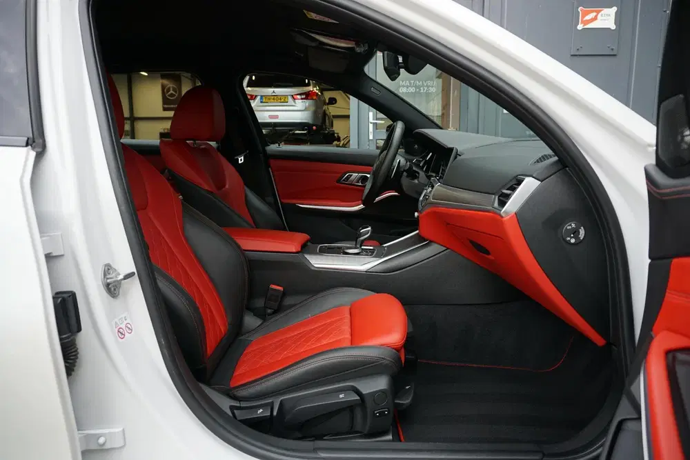 BMW 3-serie 330i High Executive Edition M + INDIVIDU uit 2020, foto 9