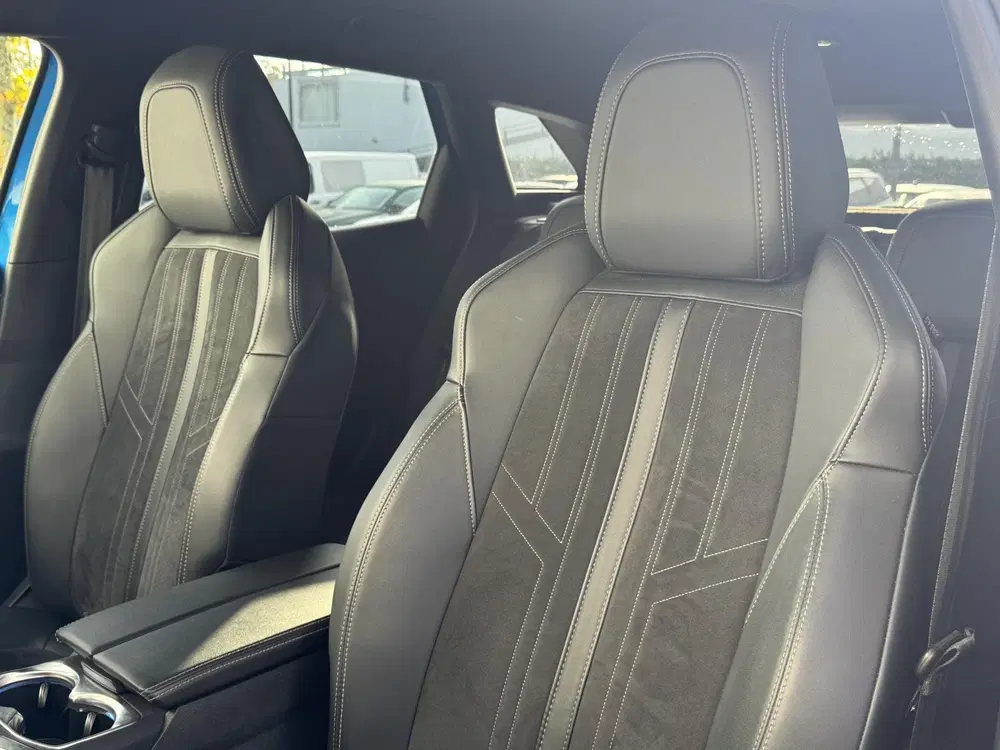Peugeot 3008 1.2 PureTech GT uit 2021, foto 12