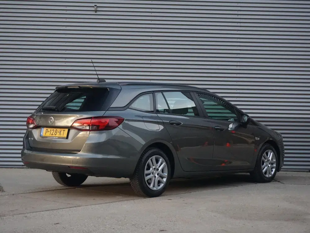 Opel Astra 1.4 Edition uit 2022, foto 2