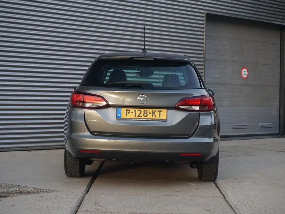 Opel Astra 1.4 Edition uit 2022, foto 4