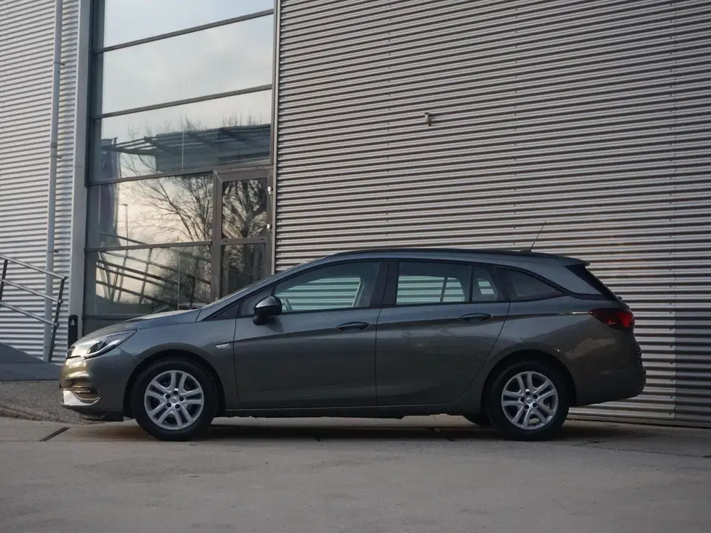 Opel Astra 1.4 Edition uit 2022, foto 5