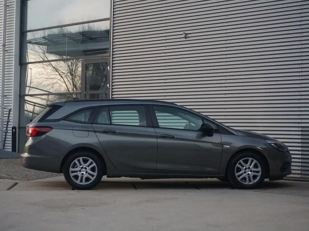 Opel Astra 1.4 Edition uit 2022, foto 6
