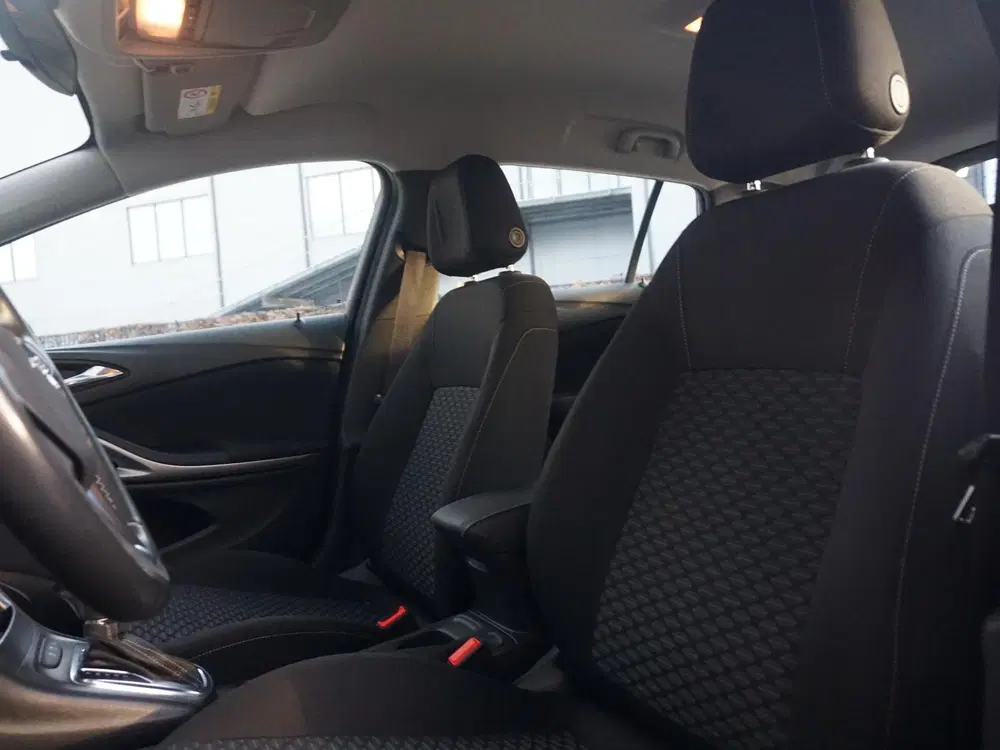 Opel Astra 1.4 Edition uit 2022, foto 7