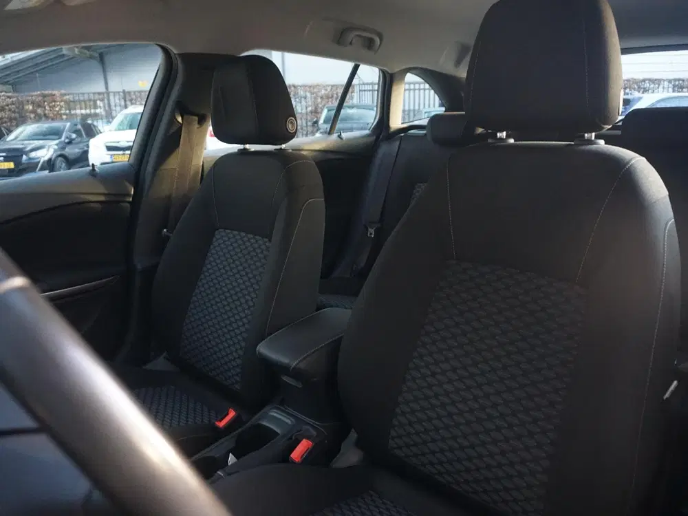Opel Astra 1.4 Edition uit 2022, foto 9