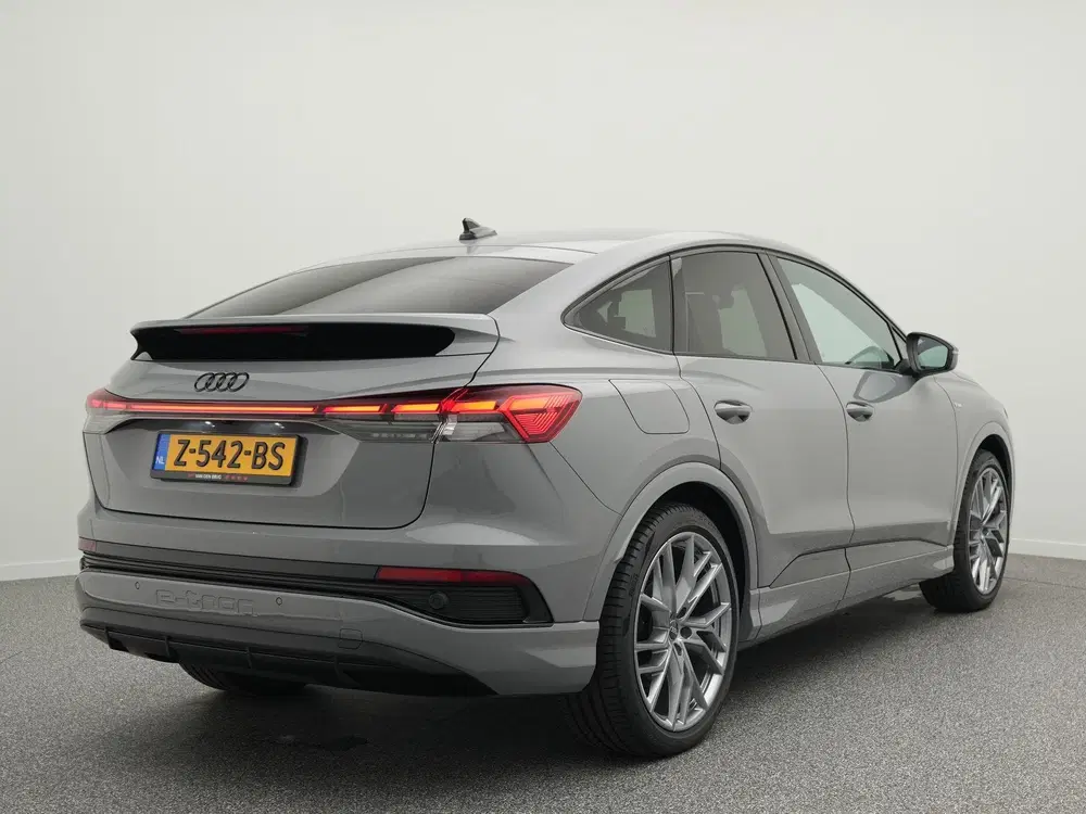 Audi Q4 e-tron 45 S Edition 286 PK 82 kWh uit 2024, foto 2