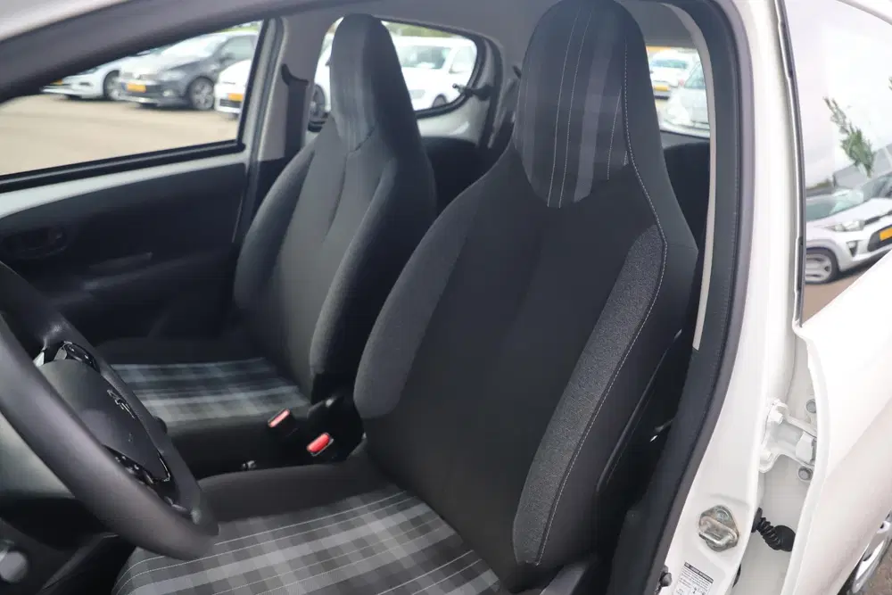 Peugeot 108 1.0 e-VTi Active Airco Radio Bluetooth Ele uit 2020, foto 6
