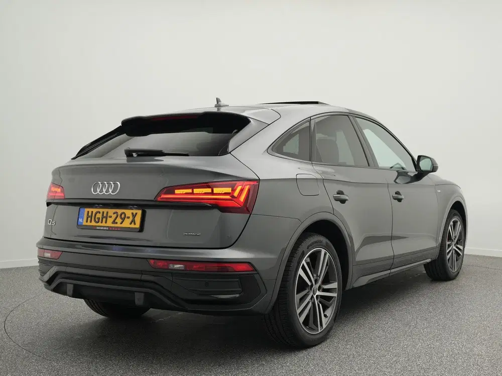 Audi Q5 55 TFSI e 367 PK S edition uit 2021, foto 2