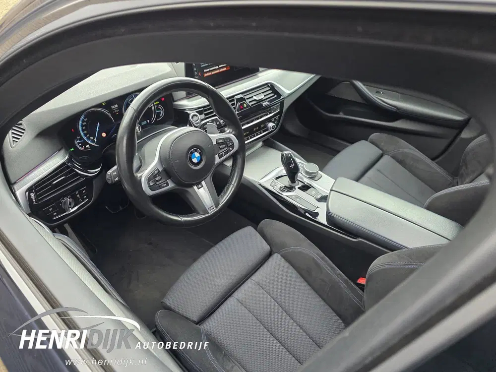 BMW 5-serie 530i xDrive High Executive M Sport Pano uit 2019, foto 13