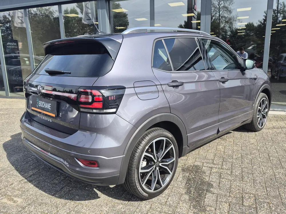 Volkswagen T-Cross 1.0 TSI R-Line uit 2022, foto 2