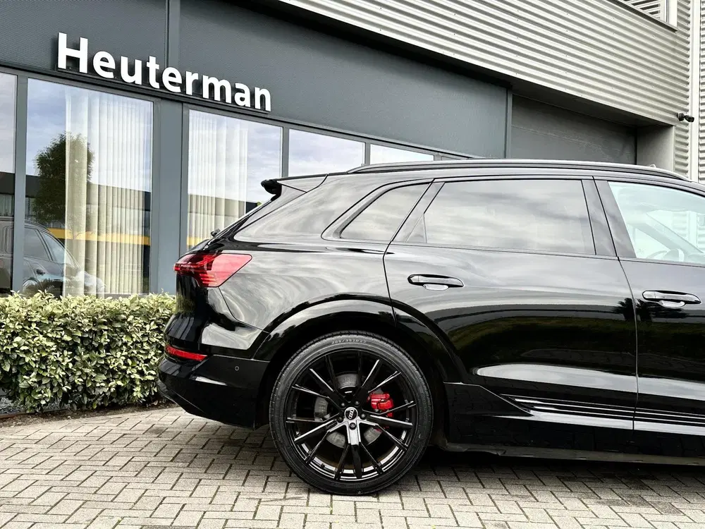 Audi e-tron 50 Quattro S Line Black uit 2021, foto 12