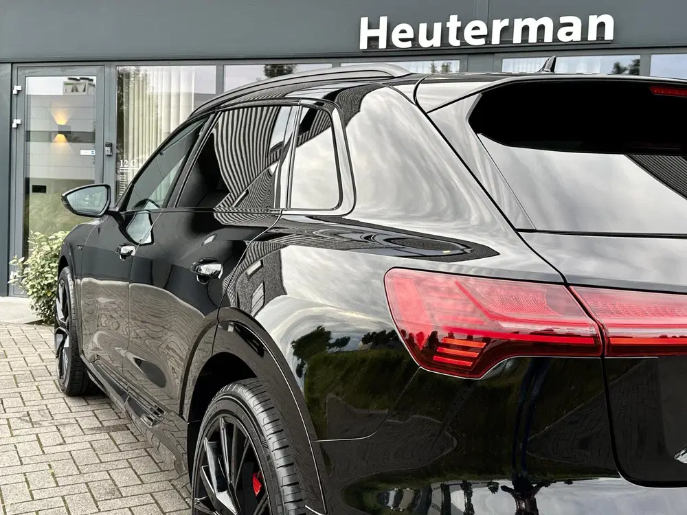 Audi e-tron 50 Quattro S Line Black uit 2021, foto 14